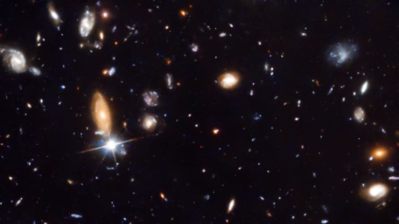 Campo Profundo del Hubble (HDF-N), mosaico de galaxias observado en 1995