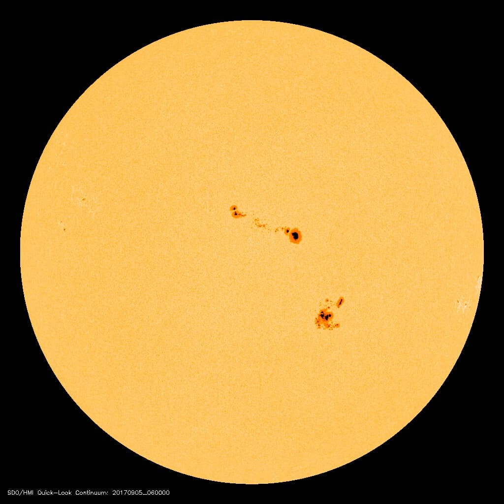 Disco solar en luz visible observado por SDO/HMI el 5 de septiembre de 2017